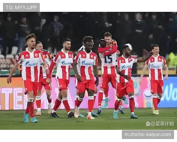 贝尔格莱德红星转换回防纪律严明,前场丢球后快速落位构筑双层屏障